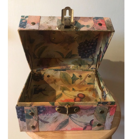 Vintage fruits trinkets cardboard box mini trunk EUC - Picture 4 of 9